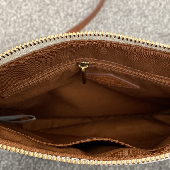 Fossil Crossbody - Picture 3 of 4